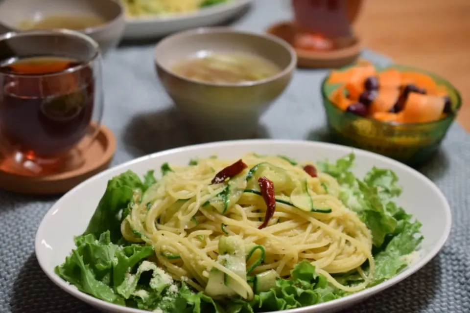 Snapdishの料理写真:ズッキーニのペペロンチーノ|うにんぱすさん