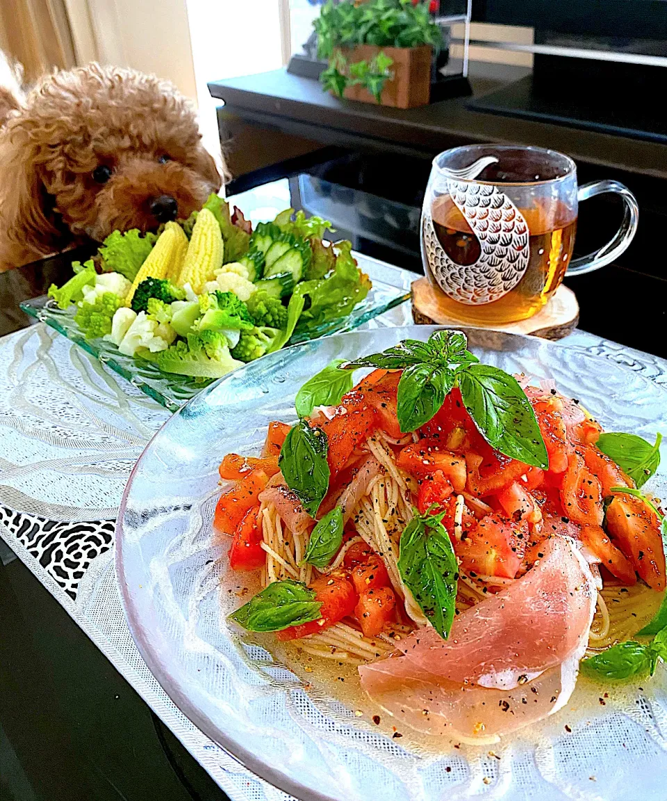 フレッシュトマトと生ハムの冷製パスタ🍅|ゆかりさん