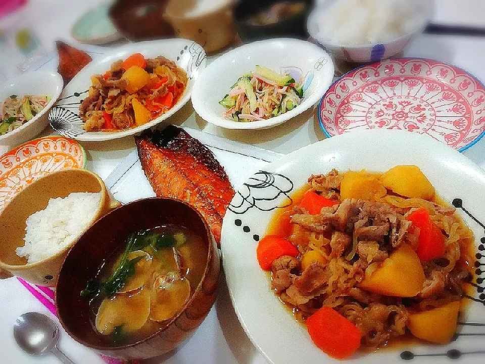 夕食(^ー^)
肉じゃが
サバみりん
きゅうりともやしごまドレサラダ(カニカマ、ハム)
アサリとほうれん草のお味噌汁|プリン☆さん