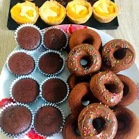 Snapdishの料理写真:Donuts and Cup Cakes also fruit Cream tart|Maribel Pasugnodさん