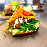 Brioche, Beef torn,Chilli mayo, Onion beer batter|Lumír Seifertさん