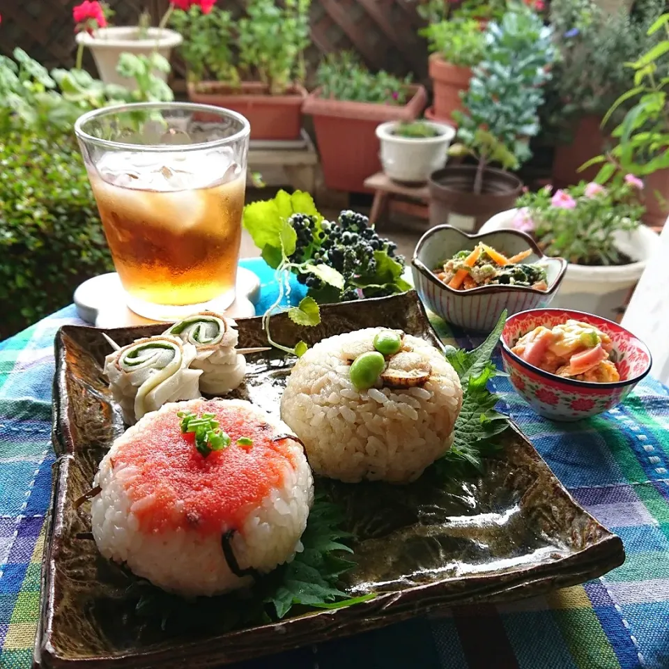 ベビホの炊き込みご飯&めんたい塩昆布
のまぁ～るいおにぎり🎶|とまと🍅さん