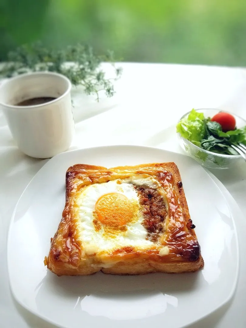 キーマカレーと目玉焼きトースト|ももまさん