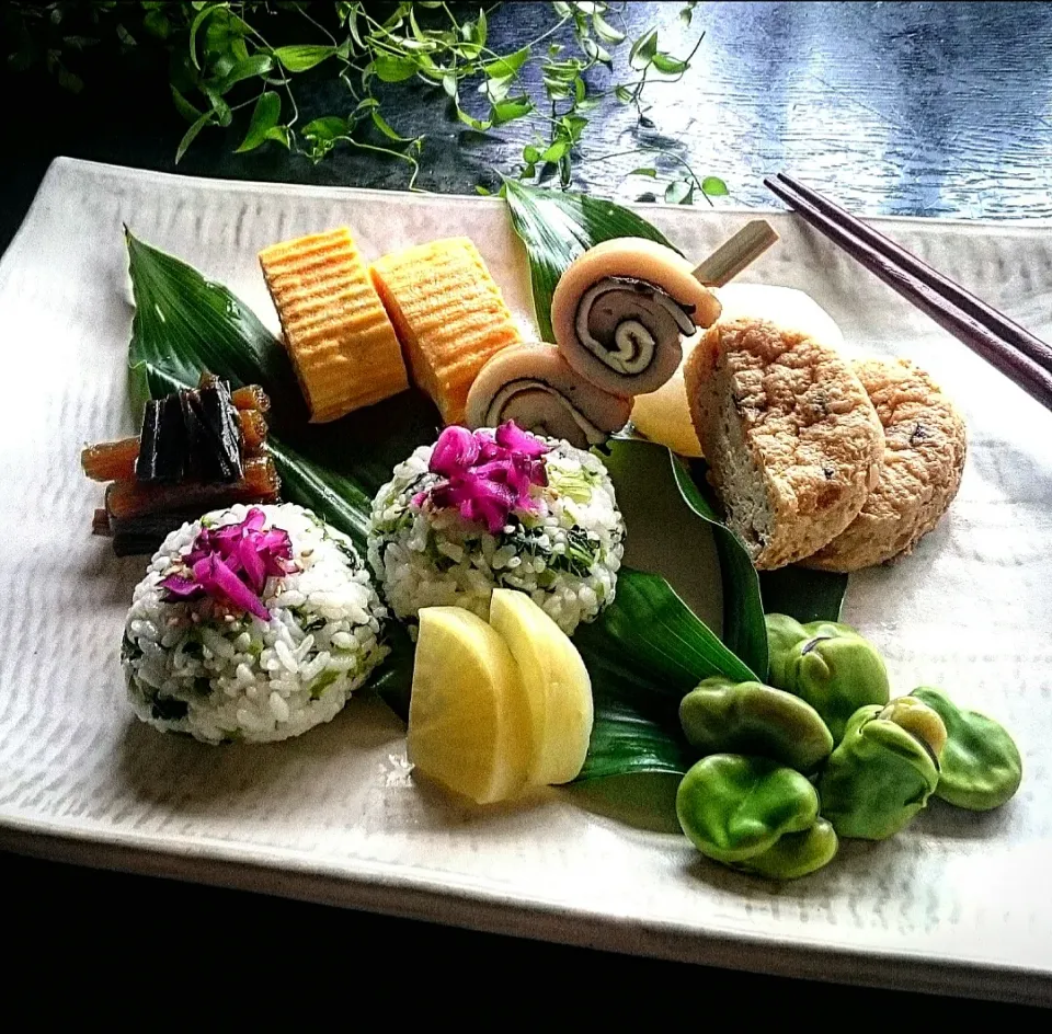 大根とがんもの煮物のおにぎりプレート🎶|瑞さん