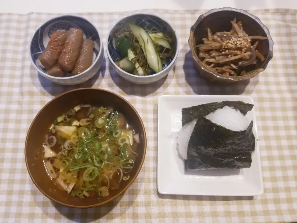 おにぎり朝ごはん定食🍙|ポロポロさん