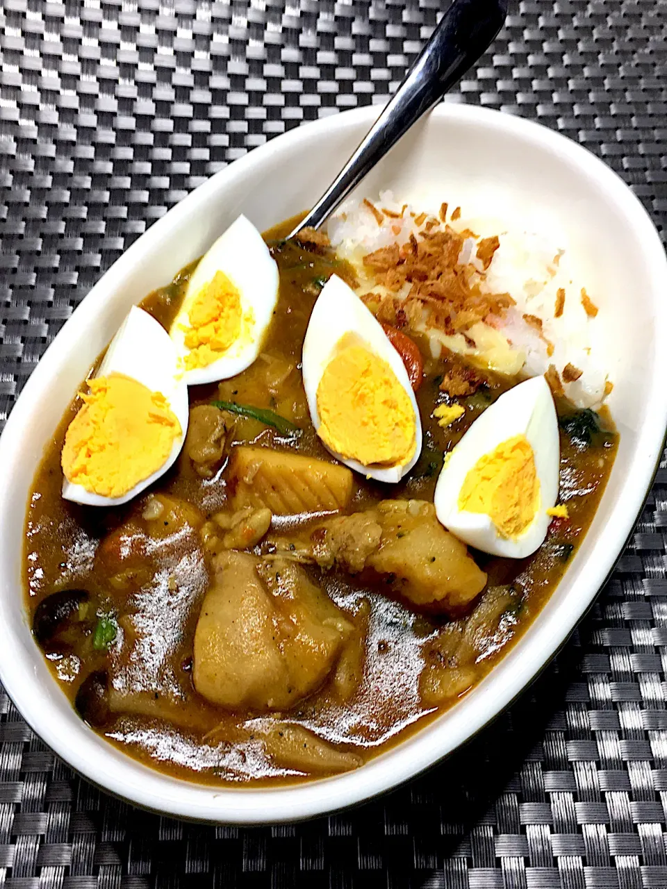 チキンとイカのごろごろカレー|すくらんぶるえっぐさん