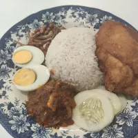 nasi lemak with fried chicken|yishanさん