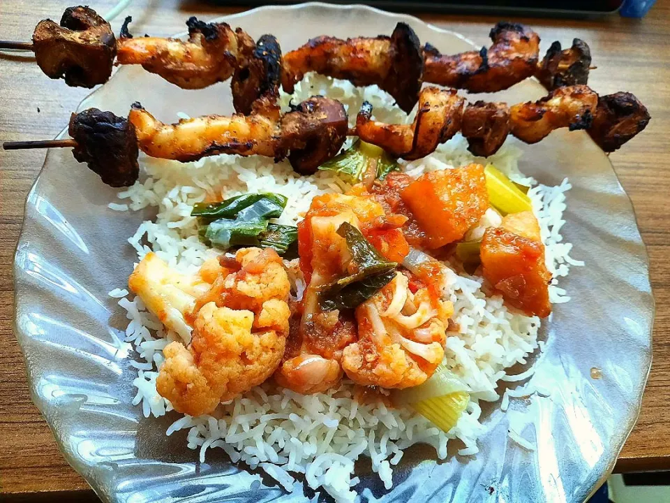 cauliflower potato curry + shrimps mushroom bbq|Muhammad Zaydさん