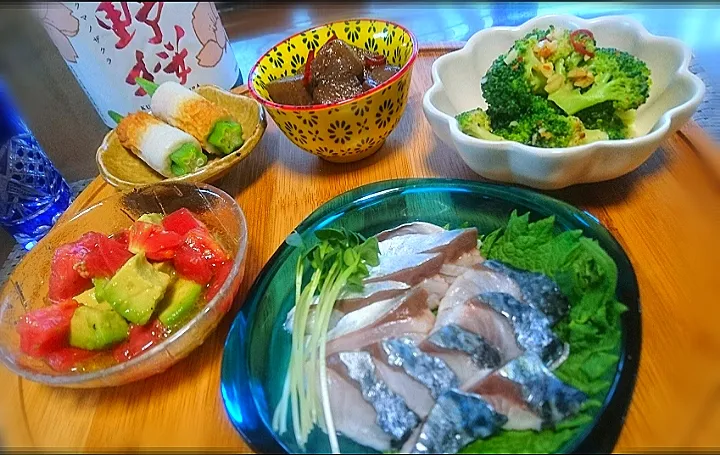 おつまみセレクション2⃣

    シメサバ🐟
    🥑 🍅 サラダ
    ブロッコリーにんにく炒め
    ピリ辛こんにゃく
    ちくわ・オクラ✴️|びせんさん