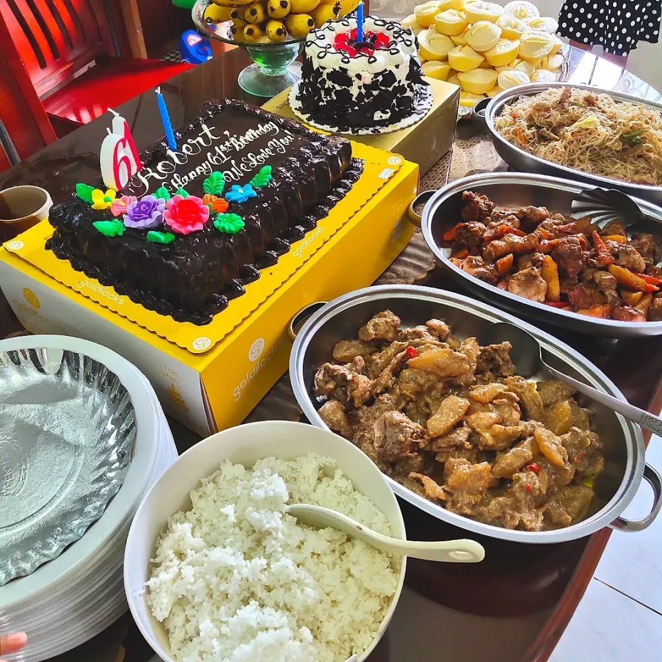 Snapdishの料理写真:typical Filipino birthday feast|shehphさん