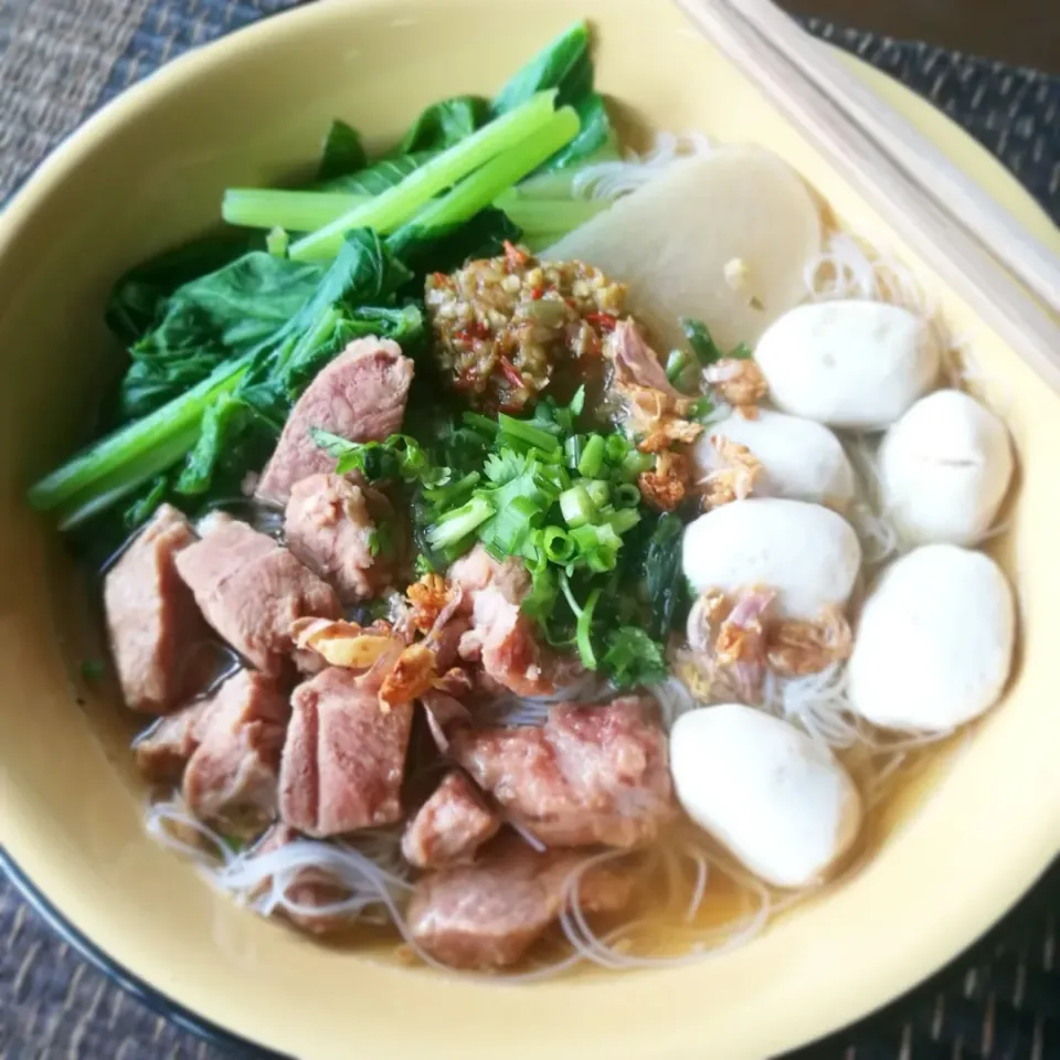 Kuay teaw mutun ( slow cooked pork noodles soup )|Eat in Thaiさん