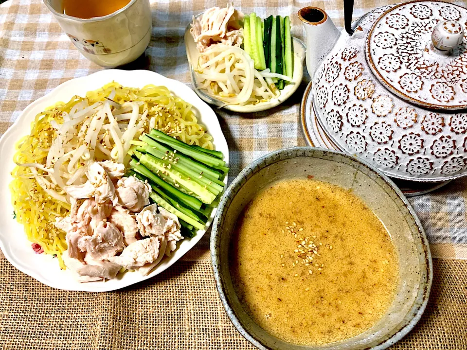 Snapdishの料理写真:ごまつけ麺🍜料理番組📺『上沼恵美子のおしゃべりクッキング』レシピのスープを真似てみました🍜|がぁがさん