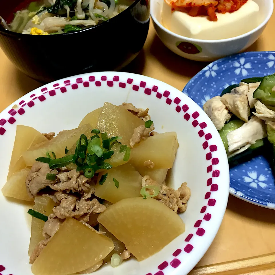 Snapdishの料理写真:単身赴任中の男飯(大根と豚肉の煮物)|おおもりの星さん