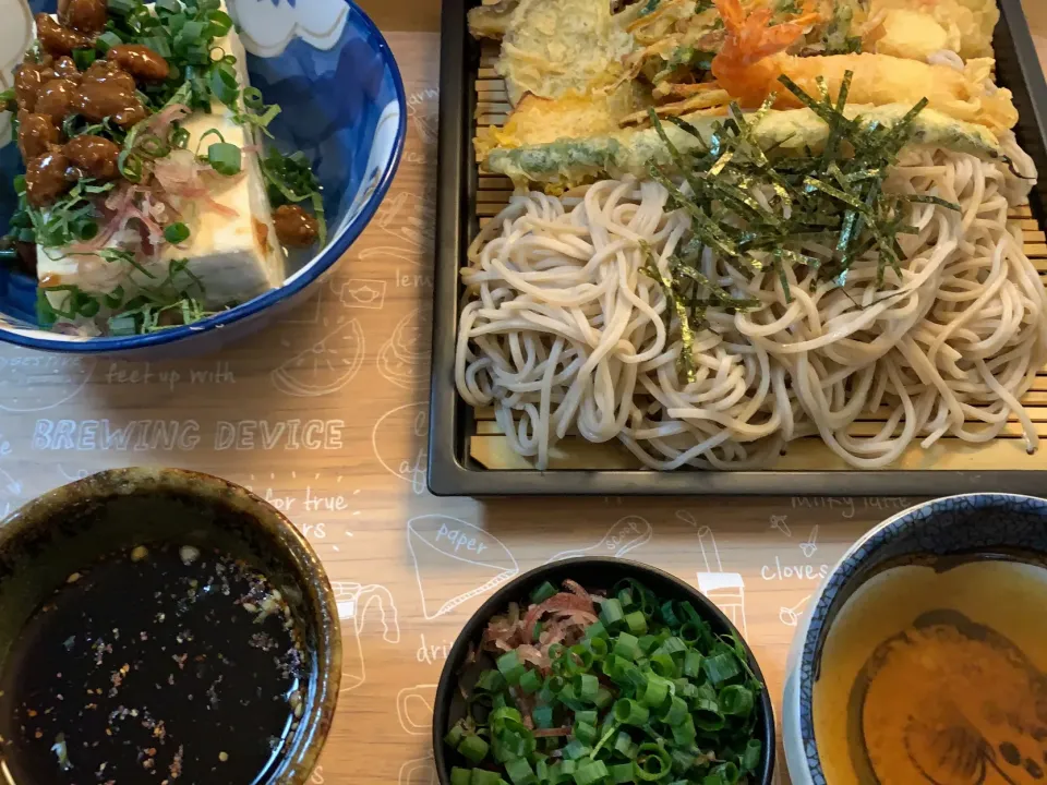 しょうゆ豆の冷奴、天ざる蕎麦|駄菓子屋さん