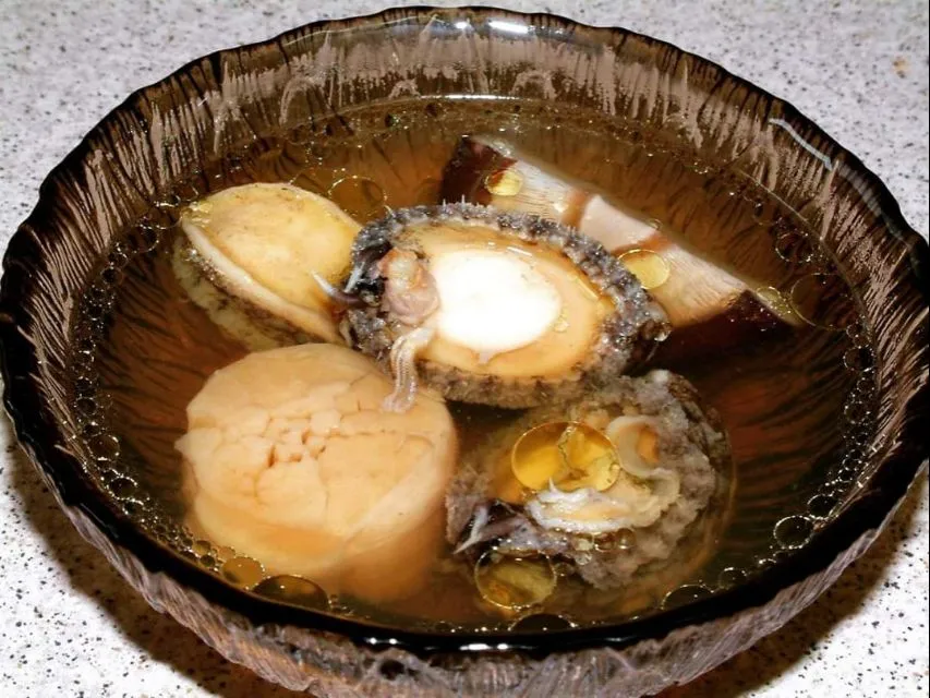 Snapdishの料理写真:chicken soup with abalone, dried scallop and shiitake mushroom|steven z.y.さん