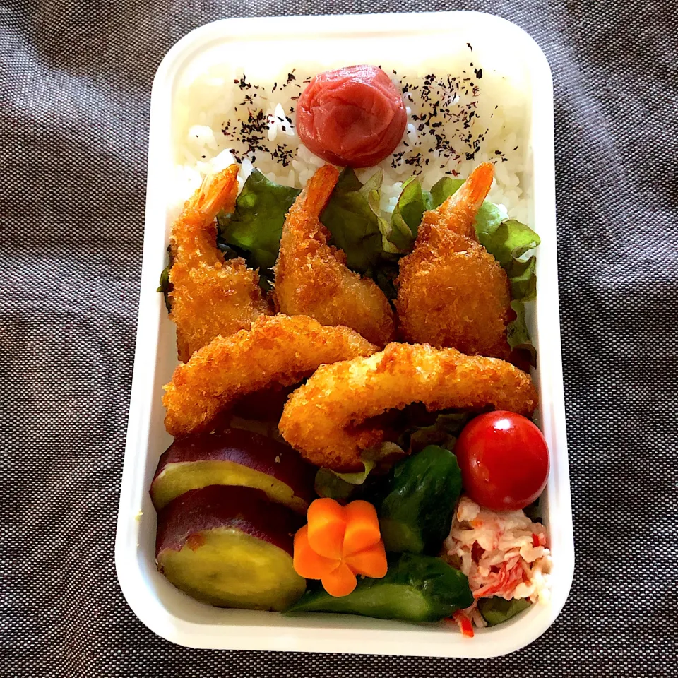 Snapdishの料理写真:エビタルタルフライとイカリング弁当|emichococo625さん