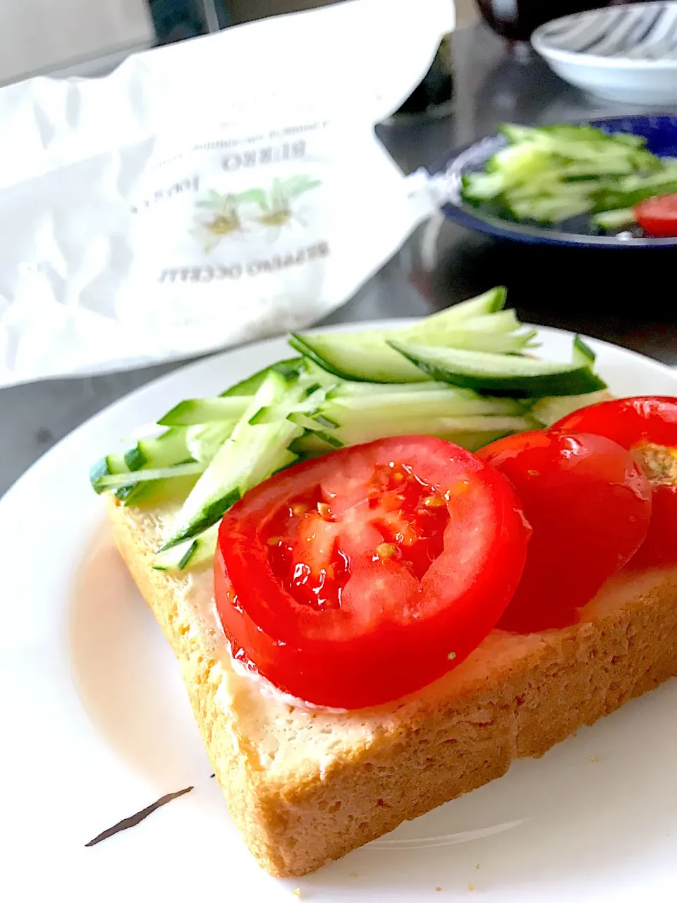 Snapdishの料理写真:朝食🍅トマトトースト|コマツ菜さん