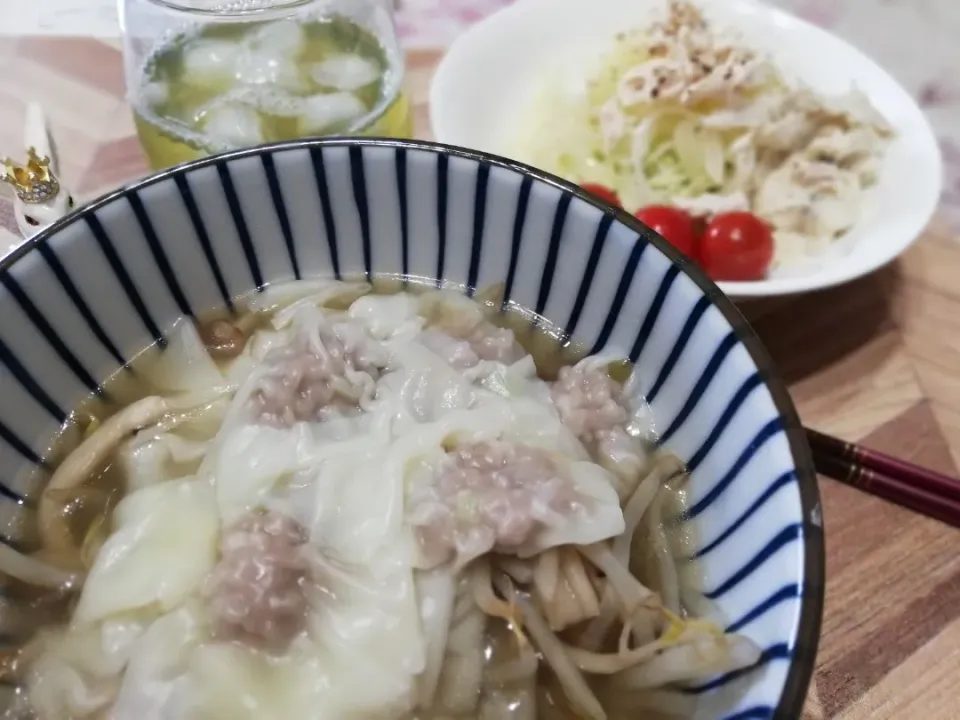 6/8
今日は一人なので冷凍しておいたワンタンでランチ😋|たえさん