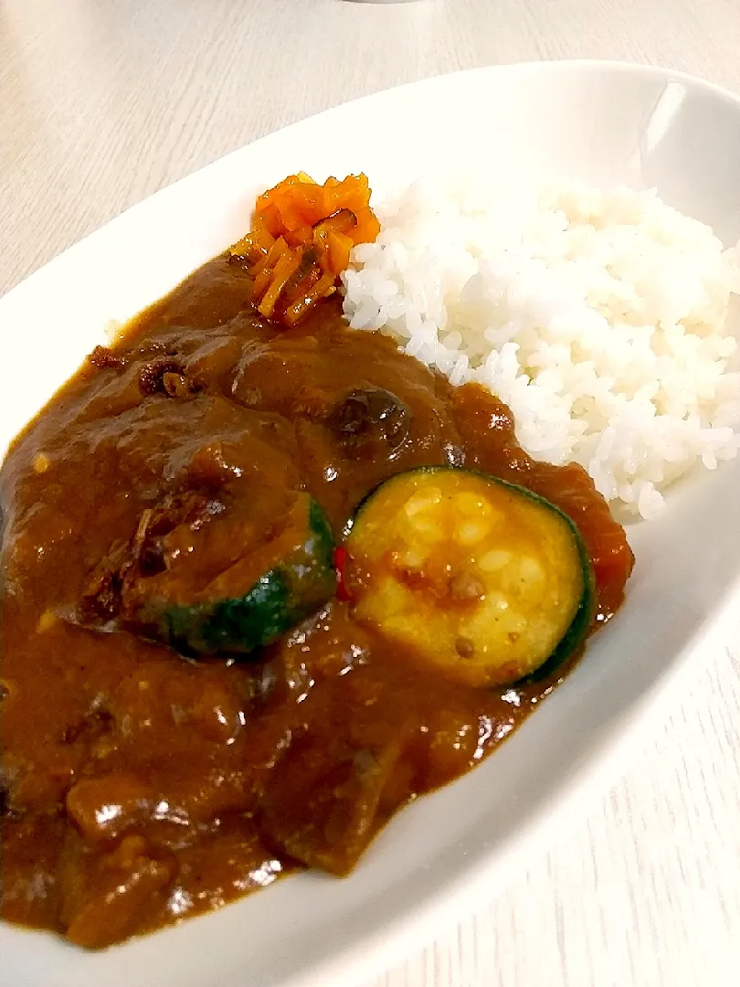 Snapdishの料理写真:☆今日のお昼ご飯☆　娘手作り　牛すじカレー|hamamaさん