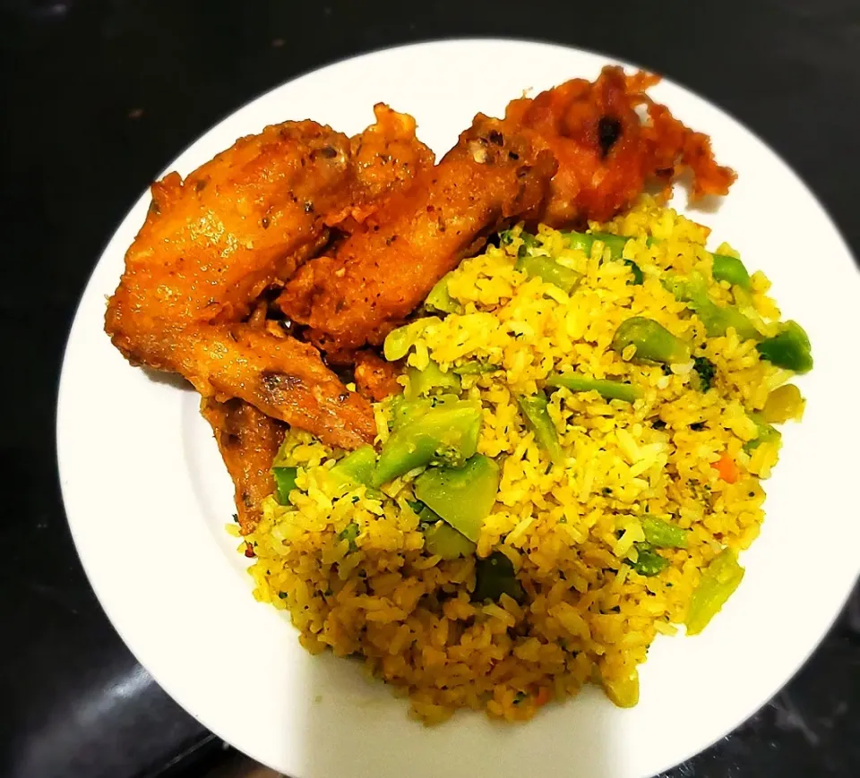 fried chicken wings and vegetable  fried rice|jessさん