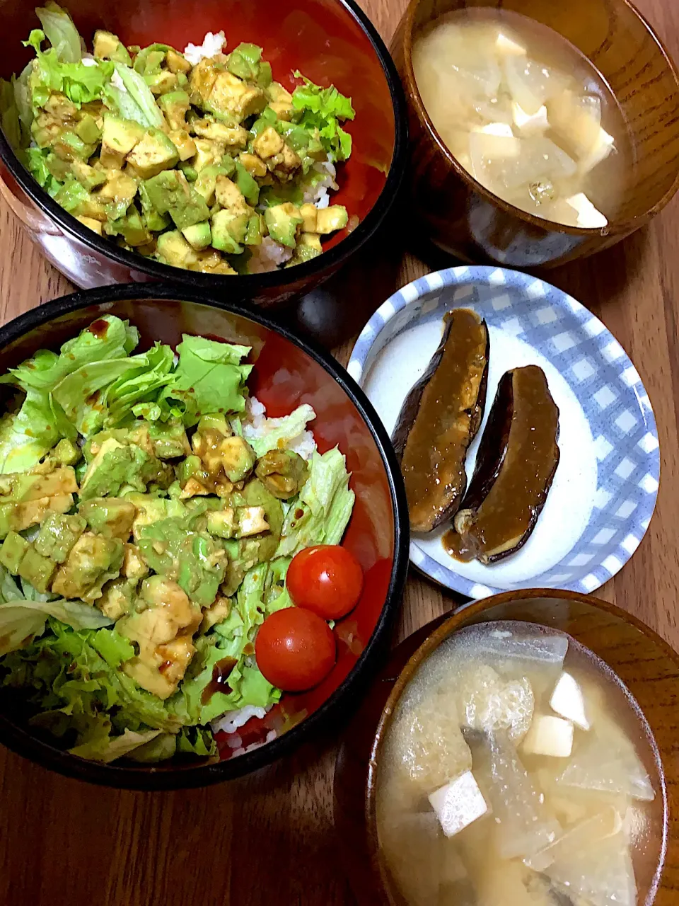 アボカド丼と具沢山お味噌汁と甘味噌茄子♪晩ごはん~(^^)♡|Mieco 12943さん