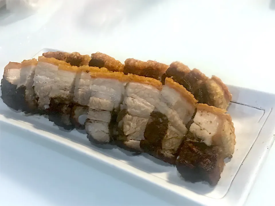 David Kwa's dish Crispy Roasted Pork Belly|デビッドさん