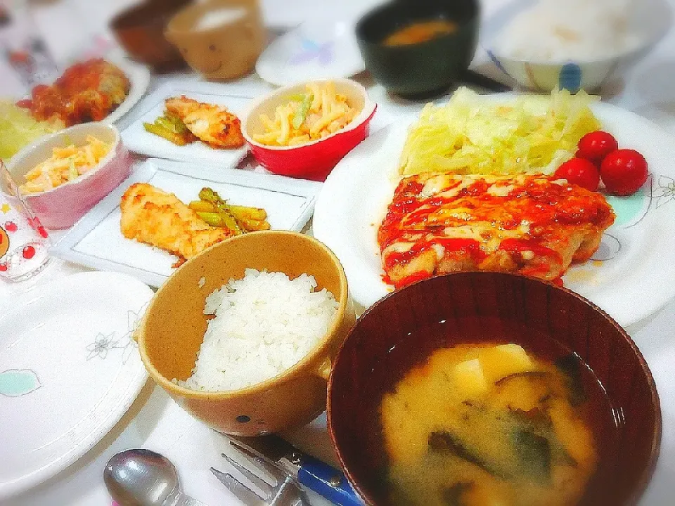 夕食(^ー^)
トマトチーズバターチキンソテー&サラダ
すきみだらとアスパラ焼き
マカロニサラダ(ハム、アスパラ、ゆで卵)
お味噌汁(豆腐、ワカメ)|プリン☆さん