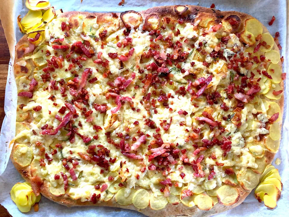 Bacon and potatoe white pizza|Everyday normal guyさん