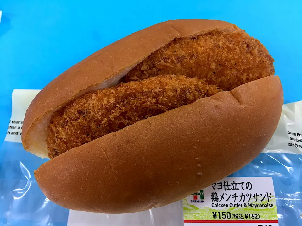 Snapdishの料理写真:鶏メンチカチサンド|はっちぃさん