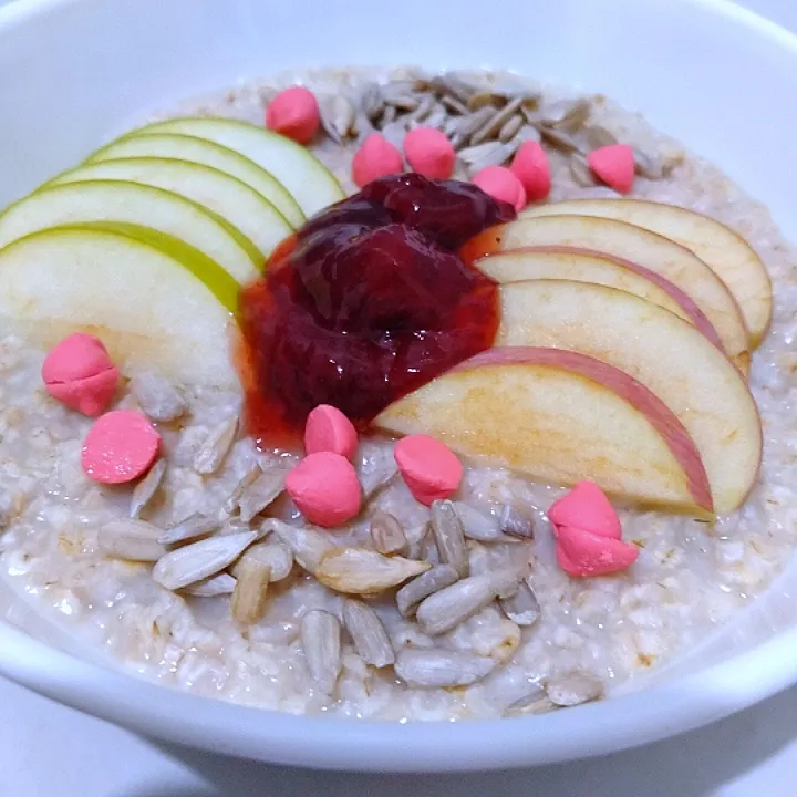 Oat, Apple, Sun Flower Seeds with Strawberry Jam for Breakfast|Harlina  (Malaysia)さん