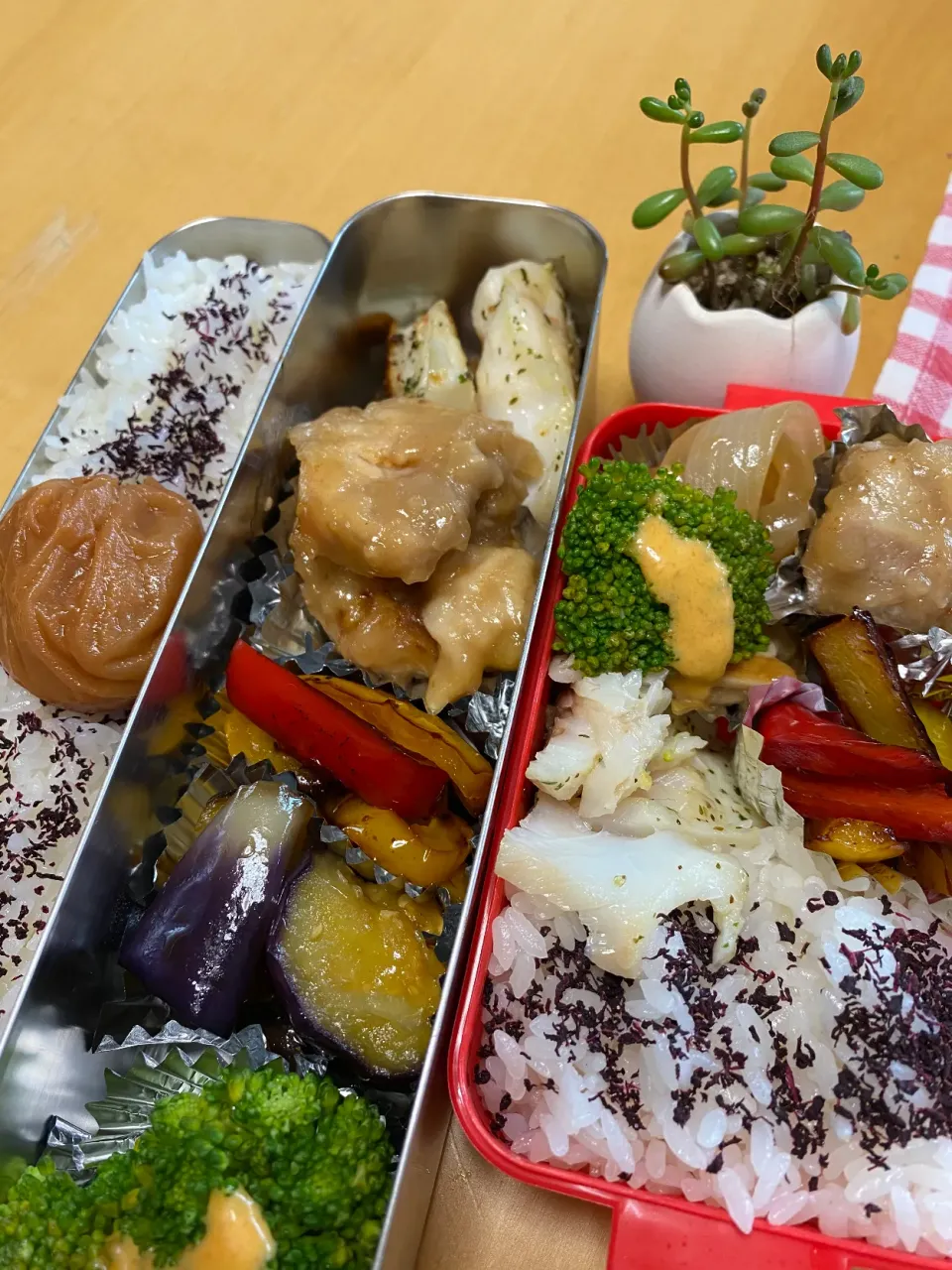 タラのオリーブ油焼き　チキン甘酢　パプリカきんぴら　茄子煮　ブロッコリー🥦弁当|Kumiko Kimuraさん