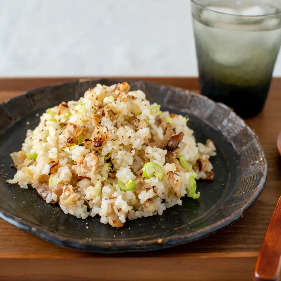 液体塩こうじで♪カリカリ豚バラ肉とネギ塩炒飯♪|ハナマルキさん