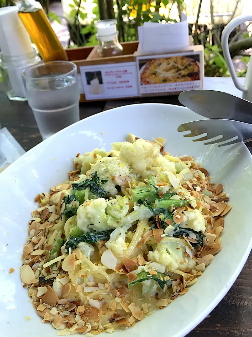 Snapdishの料理写真:丸ごと青レモンのクリームソースパスタ🍋|ま〜てぃんさん