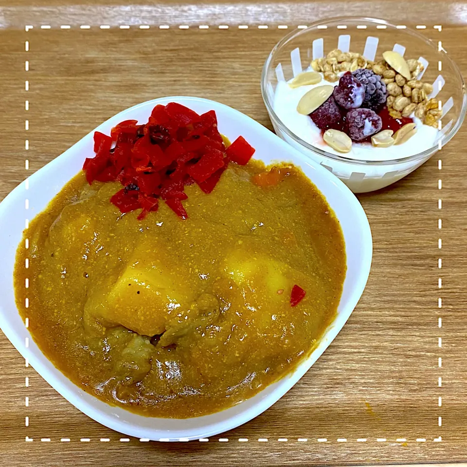 お昼ごはん☆カレー＆ベリーヨーグルト|☘️yumiko😘💕さん