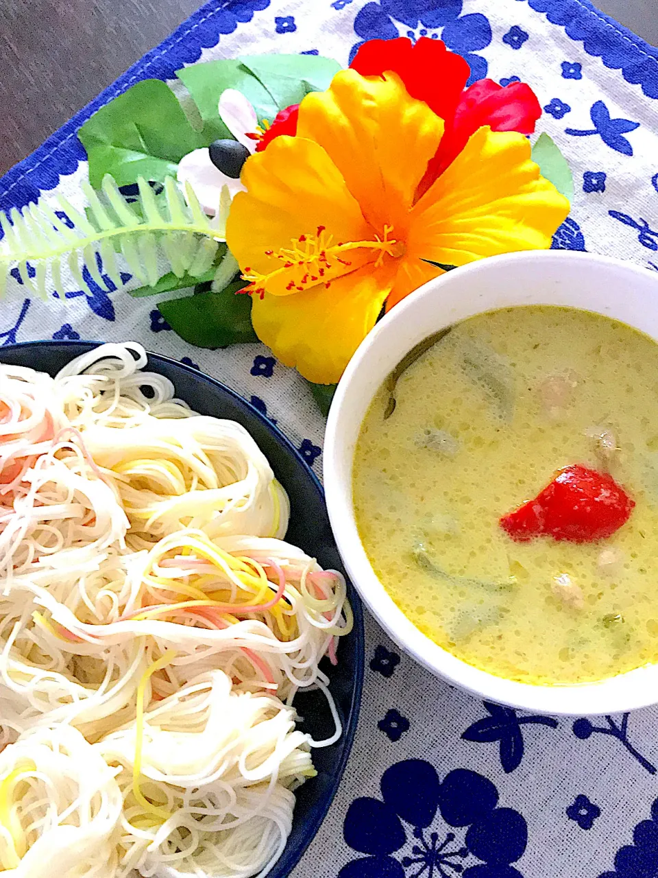 グリーンカレーにそうめん💕💕💕💕|🌺🌺Foodie🌺🌺さん