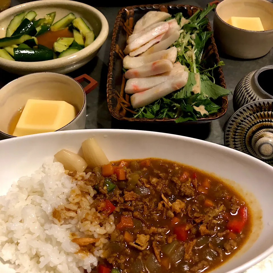 キーマカレーと居酒屋料理でアテご飯😅|nao子さん