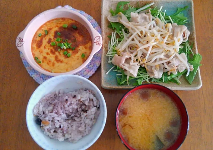 ６月９日　豚バラともやしの塩だれ炒め　山芋のふわふわ焼き　なめことわかめのお味噌汁|いもこ。さん