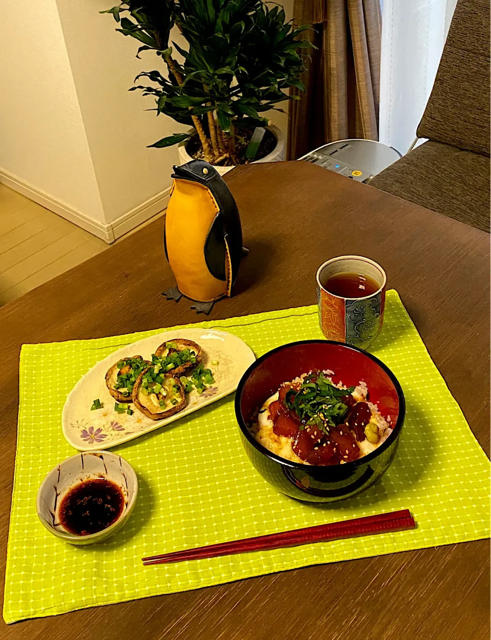 漬けマグロとろろ丼、焼き椎茸ポン酢、ほうじ茶|pentarouさん