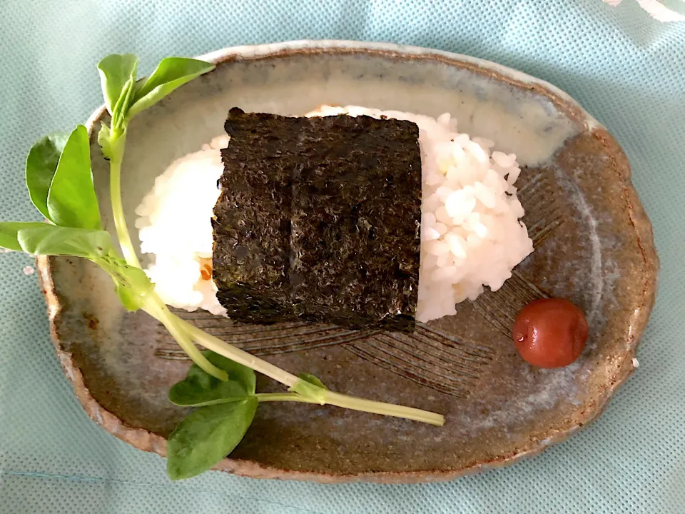 Snapdishの料理写真:山椒ちりめんのおにぎり🍙|Syonaさん