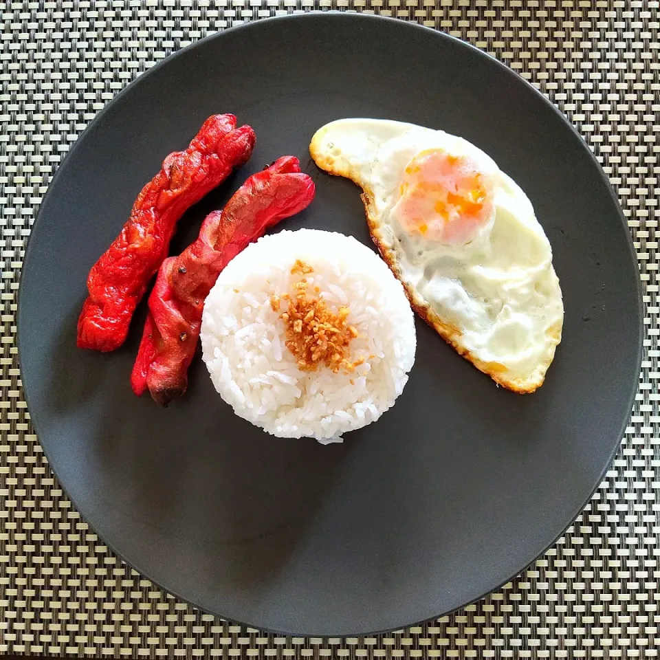 fried hotdogs and egg for breakfast|shehphさん