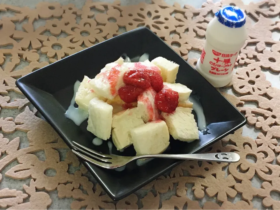 ふんわりパンにいちごミルク|チムニーさん