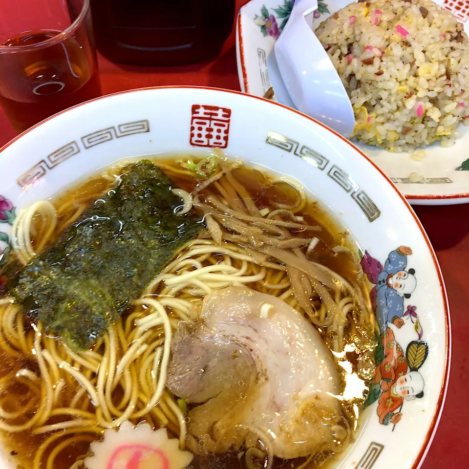 Snapdishの料理写真:ラーメン＋半チャーハン@健楽(月島)|塩豚骨さん