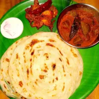 Parotta with Chicken Sukka, Lamb liver curry and Curd Pachadi|Richieさん