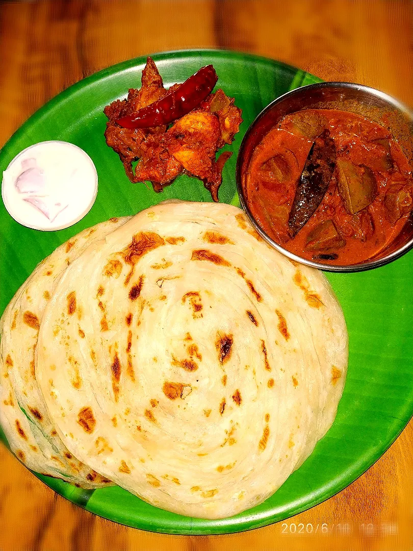 Parotta with Chicken Sukka, Lamb liver curry and Curd Pachadi|Richieさん