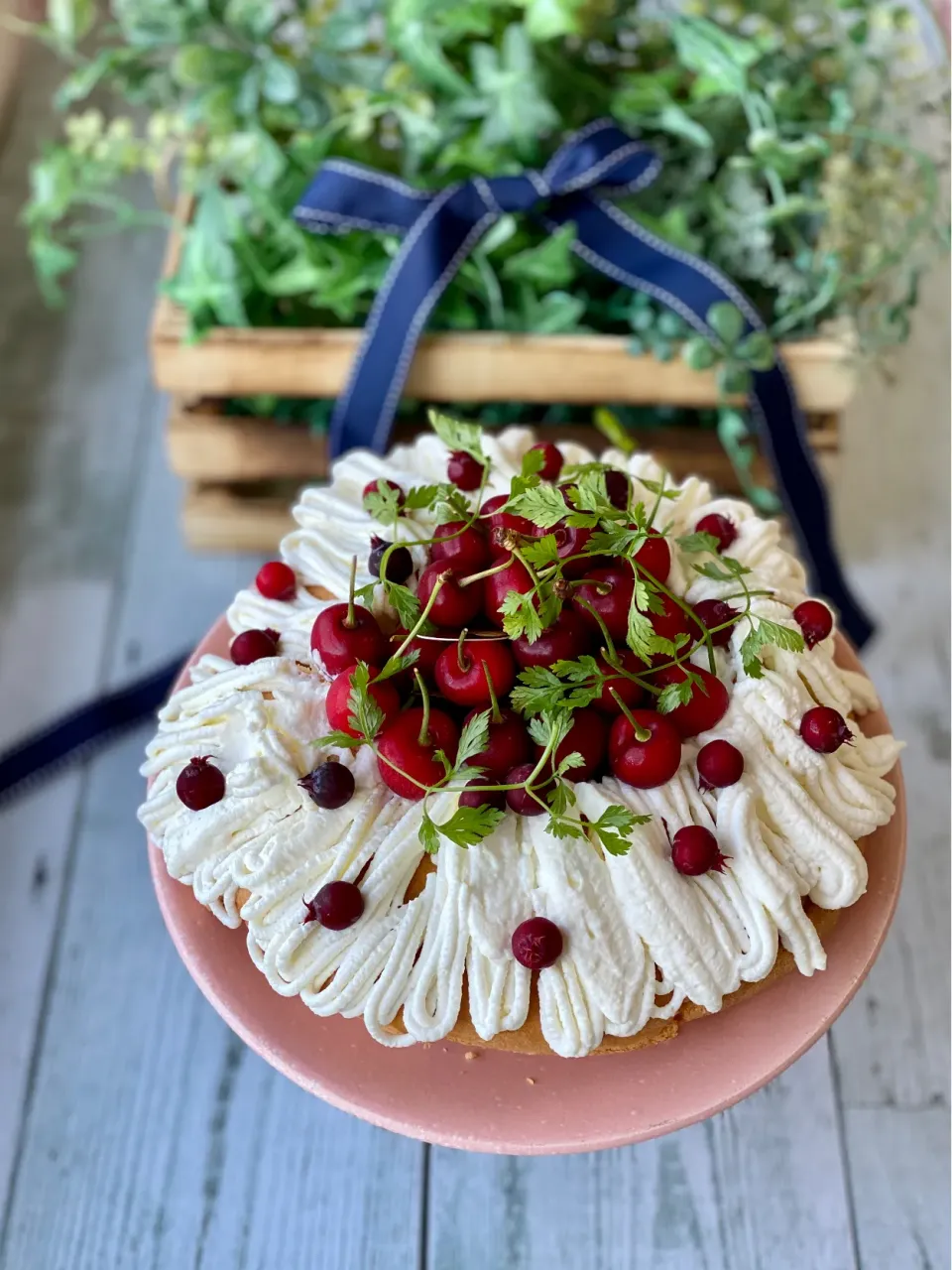 さくらんぼとジューンベリーのエンゼルケーキ🍒|富士子🍒🐰🍓さん