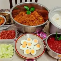 Nasi Lemak  (its Malaysian Malay cuisine)
normally we have for breakfast.

Menu
😋Rice cooked with coconut milk, screwpine leaf and slice of ginger
😋Fried Anch|Kahlaivani DO Termalingamさん