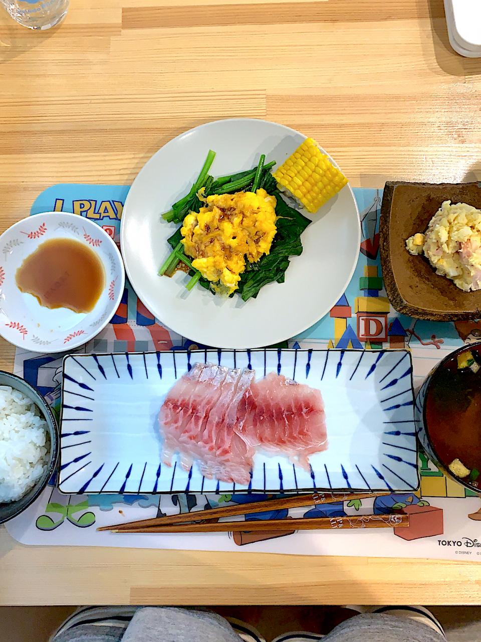 イサキのお刺身 ほうれん草のとろーり卵乗せ ポテトサラダ お味噌汁 ぺろたん Snapdish スナップディッシュ Id Gmrkoa