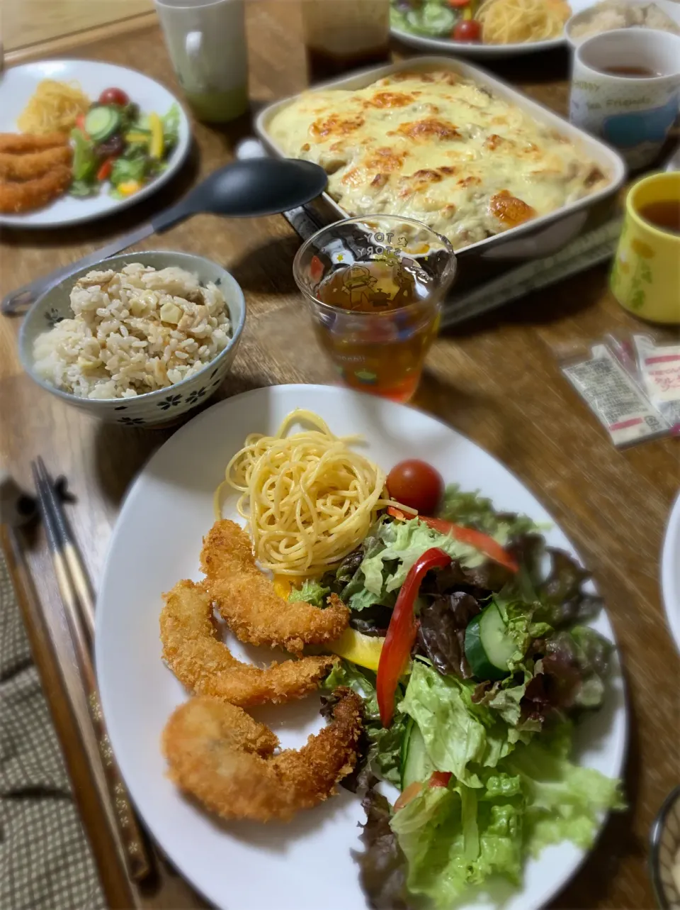 エビフライ・豆腐グラタン・サラダ・たらこスパ・炊き込みご飯|ちびろ菌さん