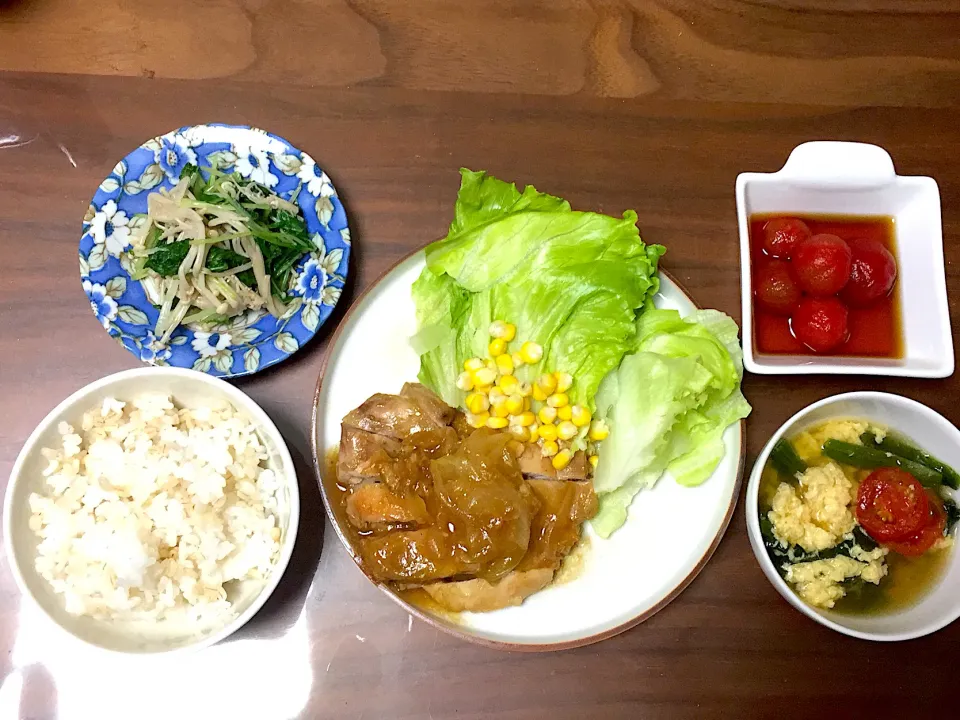 Snapdishの料理写真:鶏モモソテーオニオンソース 卵とチーズのスープ 冷やしミニトマト 水菜とえのきのおひたし|おさむん17さん