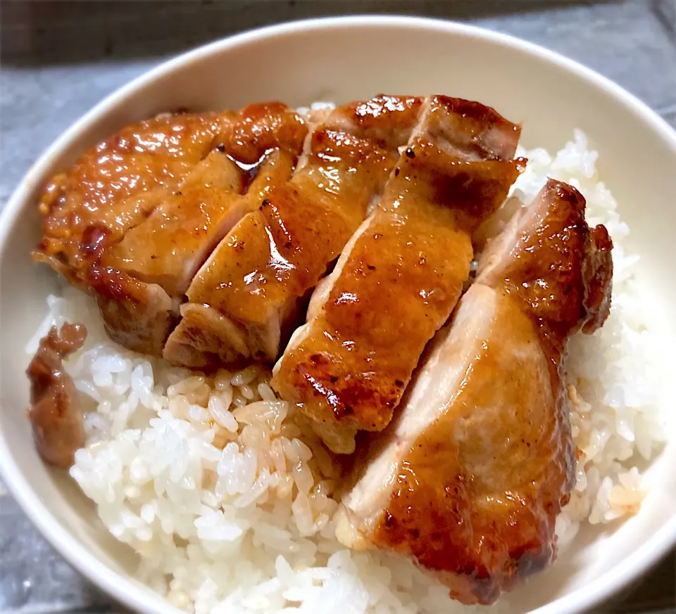 今夜は、鶏肉の甘酢照り焼き丼を頂きます🎵 やっぱりチキンは裏切らない😋👍🎉|ギムレットさん